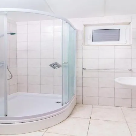 - Comfort One Bedroom G6 *
