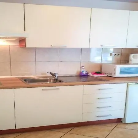 - Comfort One Bedroom G6 Apartment Lumbarda