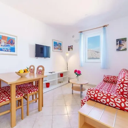 - Comfort One Bedroom G6 Lumbarda