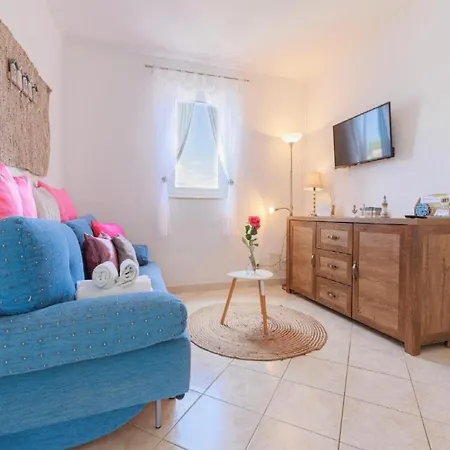 - Comfort One Bedroom G6