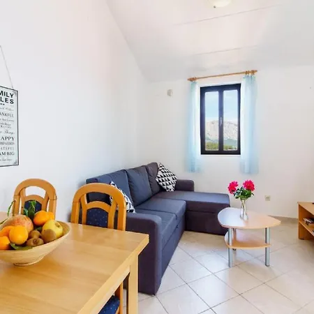 - Comfort One Bedroom G6 Apartment Lumbarda