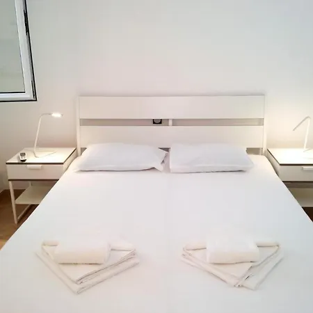 - Comfort One Bedroom G6 Lumbarda