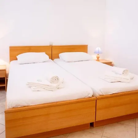 - Comfort One Bedroom G6